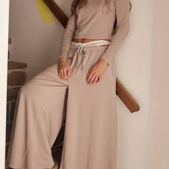 Stylish Tan Lounge Set - Picture 1 of 2